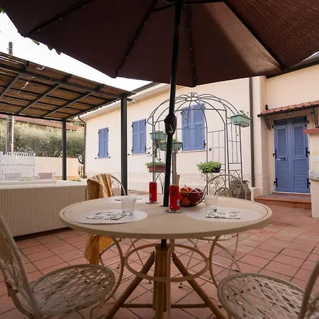 Casa Vacanze Myosotis בית נופש לריצ'י