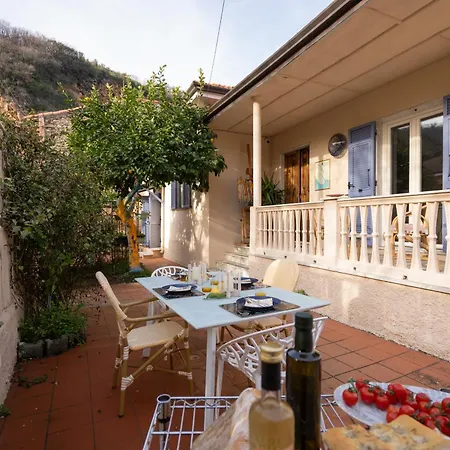 בית נופש Casa Vacanze Myosotis *
